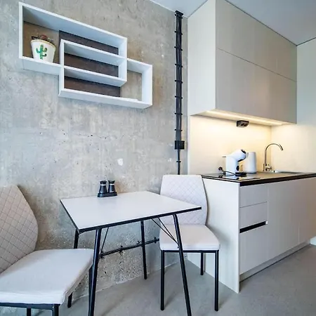 Pohodlny - Pri Centre S Balkonom *